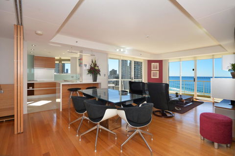 Moroccan Resort - HR Surfers Paradise - Tourism Townsville 24