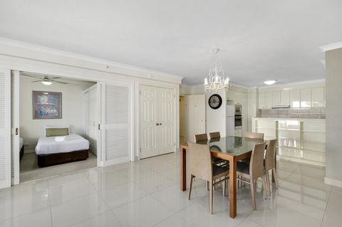Moroccan Resort - HR Surfers Paradise - Tourism Townsville 32