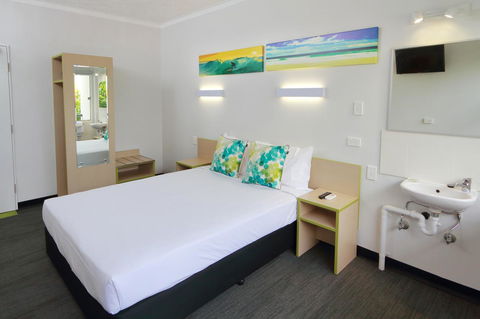 Palm Beach Hotel - Tourism Townsville 2
