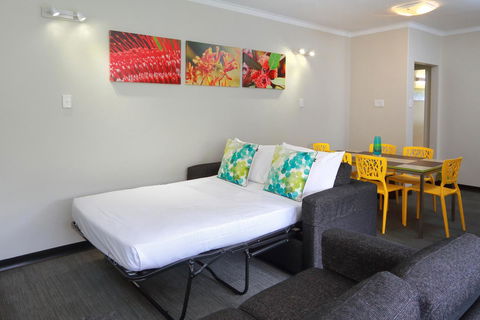 Palm Beach Hotel - Tourism Townsville 22