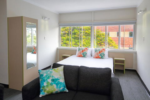 Palm Beach Hotel - Tourism Townsville 11