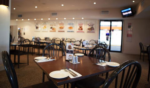 Palm Beach Hotel - Tourism Townsville 30