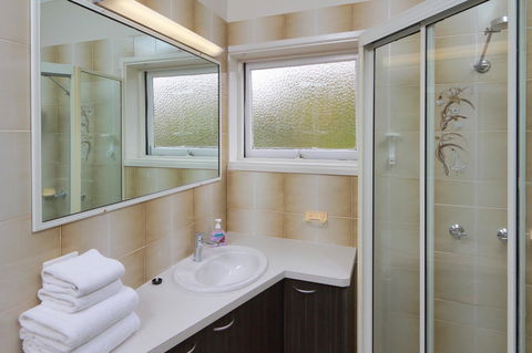 Palm Beach Hotel - Tourism Townsville 3
