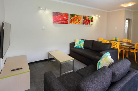 Palm Beach Hotel - Tourism Townsville 21