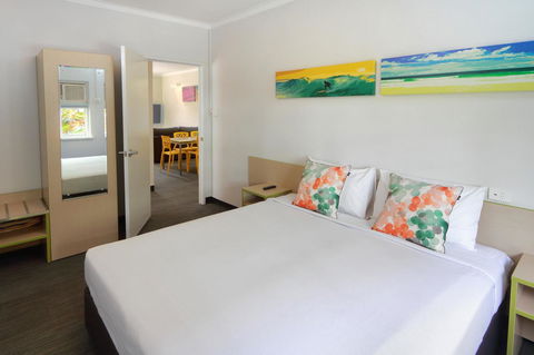 Palm Beach Hotel - Tourism Townsville 18