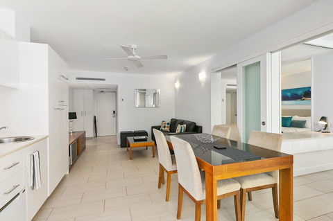 Palm Cove Beach Apartment - Tourism Townsville 8