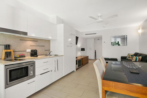 Palm Cove Beach Apartment - Tourism Townsville 7
