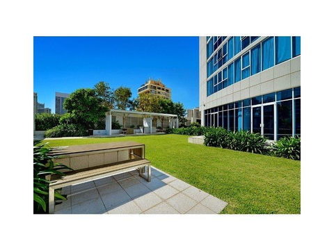 H Star Residences-- Paradise Stayz - Tourism Townsville 7