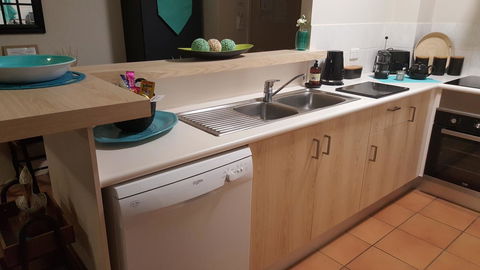 Jackies Holiday Apartment - Tourism Townsville 9