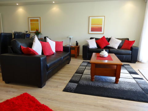 Waterfront Resort Villa With Buggy - Tourism Townsville 4
