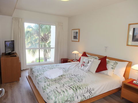 Waterfront Resort Villa With Buggy - Tourism Townsville 15