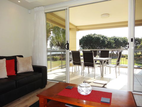 Waterfront Resort Villa With Buggy - Tourism Townsville 20