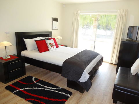 Waterfront Resort Villa With Buggy - Tourism Townsville 9