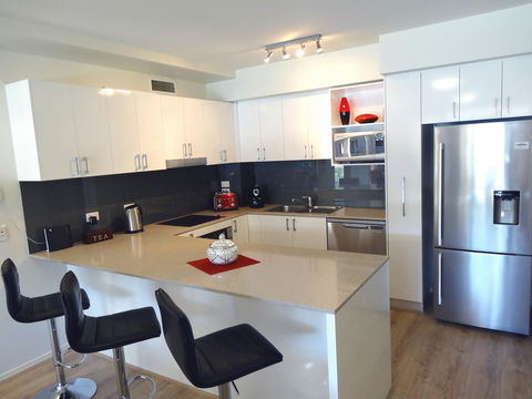 Waterfront Resort Villa With Buggy - Tourism Townsville 5