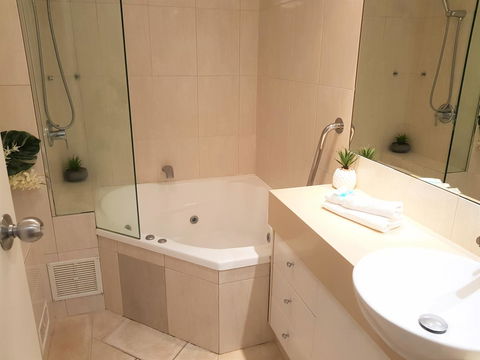 Gemini Court Holiday Apartments - Tourism Townsville 41