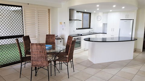 Gemini Court Holiday Apartments - Tourism Townsville 17