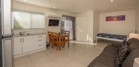 Bilinga Beach Motel - Tourism Townsville 37