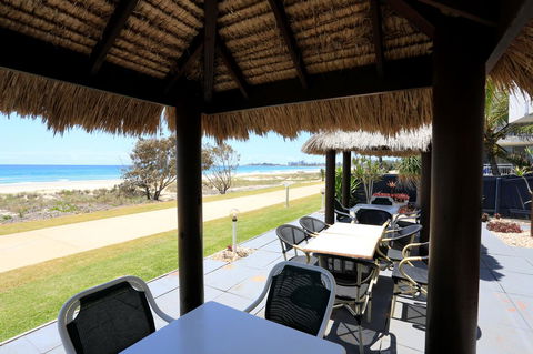 Bilinga Beach Motel - Tourism Townsville 0