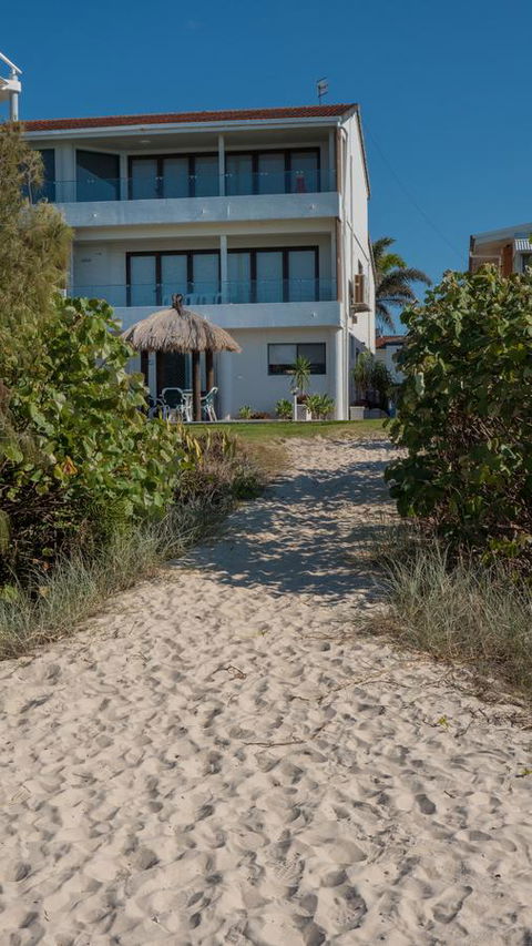 Bilinga Beach Motel - Tourism Townsville 20