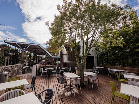 Eatons Hill Hotel - Tourism Townsville 36