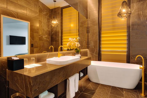 Eatons Hill Hotel - Tourism Townsville 14