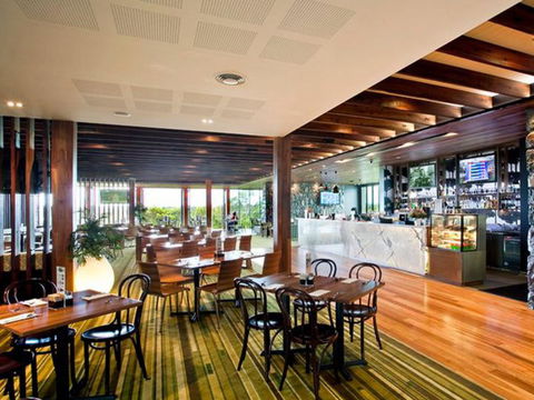 Eatons Hill Hotel - Tourism Townsville 6