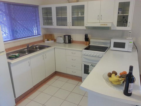 Clifton Sands Holiday Units - Tourism Townsville 23