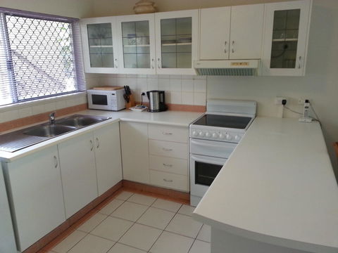 Clifton Sands Holiday Units - Tourism Townsville 37
