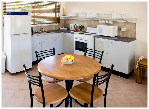 Clifton Sands Holiday Units - Tourism Townsville 30