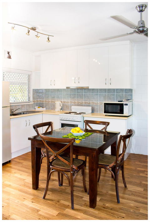 Clifton Sands Holiday Units - Tourism Townsville 25