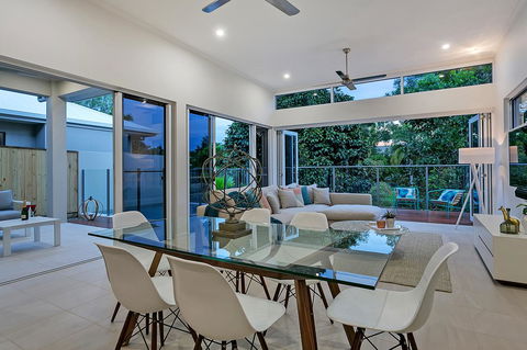 Oceans Edge Holiday Home - Tourism Townsville 7