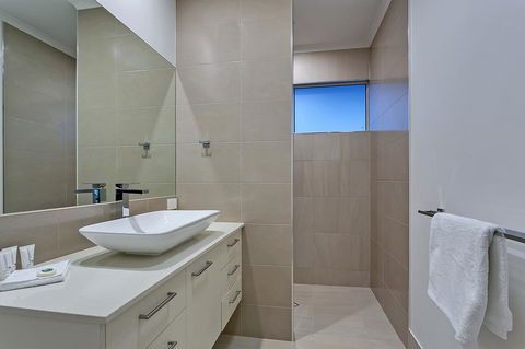Oceans Edge Holiday Home - Tourism Townsville 14
