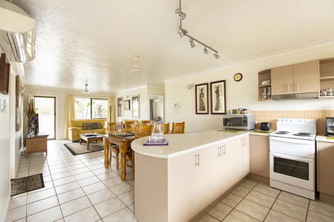 Marcol Place Holiday Apartments - Tourism Townsville 5