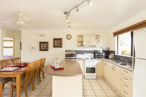 Marcol Place Holiday Apartments - Tourism Townsville 4