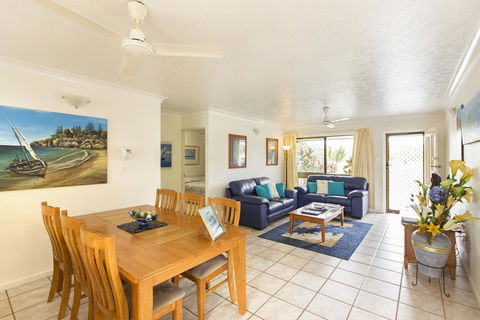 Marcol Place Holiday Apartments - Tourism Townsville 12