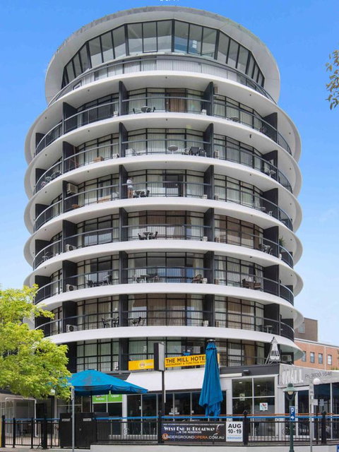 Madison Tower Mill Hotel - Tourism Townsville 0