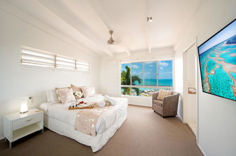 Nautilus On The Hill - Airlie Beach - Tourism Townsville 3