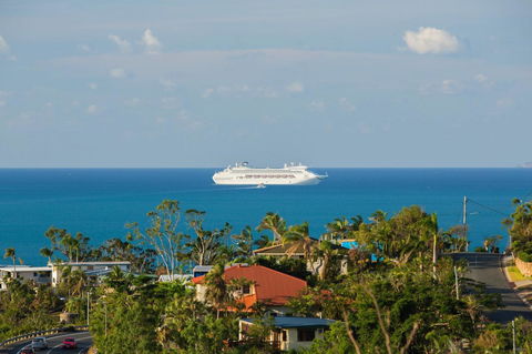 Nautilus On The Hill - Airlie Beach - Tourism Townsville 20