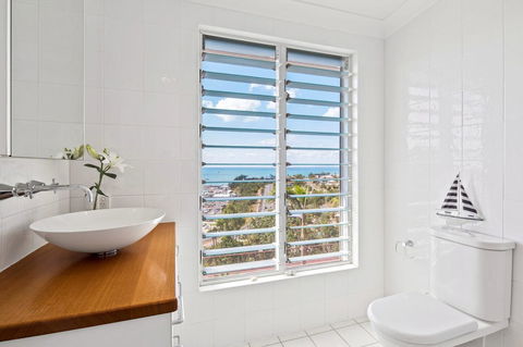 Nautilus On The Hill - Airlie Beach - Tourism Townsville 26