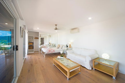 Nautilus On The Hill - Airlie Beach - Tourism Townsville 7