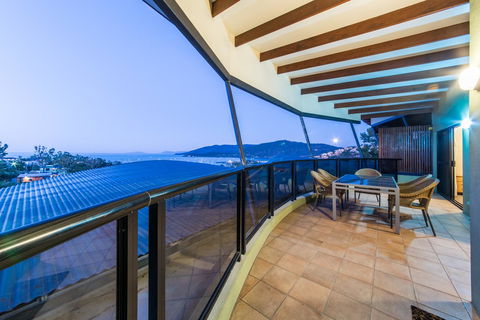 Paradise Penthouse At Waves - Airlie Beach - Tourism Townsville 24