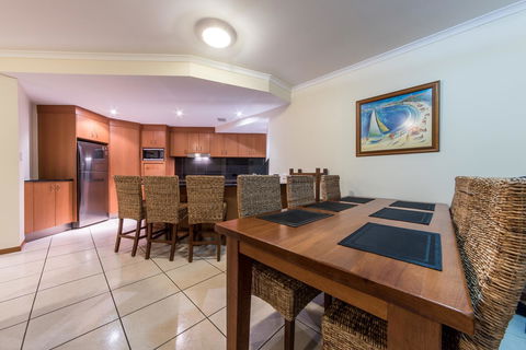Paradise Penthouse At Waves - Airlie Beach - Tourism Townsville 5