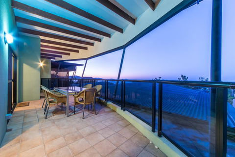 Paradise Penthouse At Waves - Airlie Beach - Tourism Townsville 26