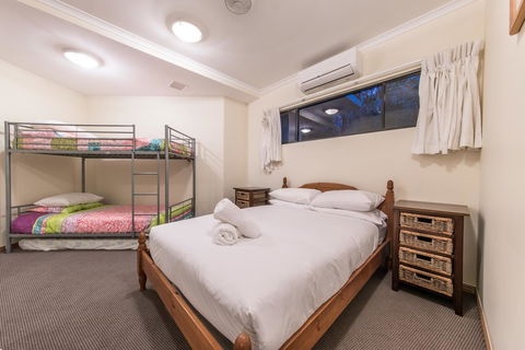 Paradise Penthouse At Waves - Airlie Beach - Tourism Townsville 16