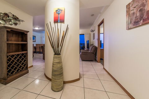 Paradise Penthouse At Waves - Airlie Beach - Tourism Townsville 19
