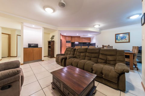 Paradise Penthouse At Waves - Airlie Beach - Tourism Townsville 7