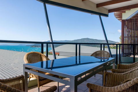 Paradise Penthouse At Waves - Airlie Beach - Tourism Townsville 25