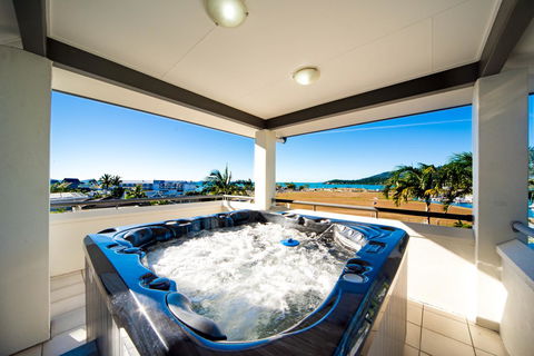 Portside Whitsunday Luxury Holiday Apartments - Tourism Townsville 3