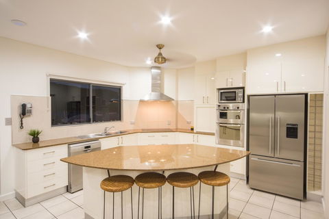 Portside Whitsunday Luxury Holiday Apartments - Tourism Townsville 25