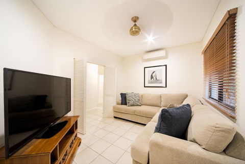 Portside Whitsunday Luxury Holiday Apartments - Tourism Townsville 20